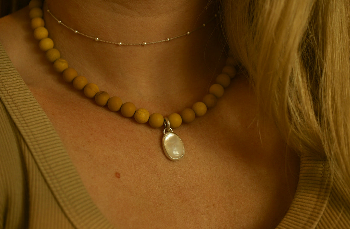 mookaite/mother of pearl beaded necklace